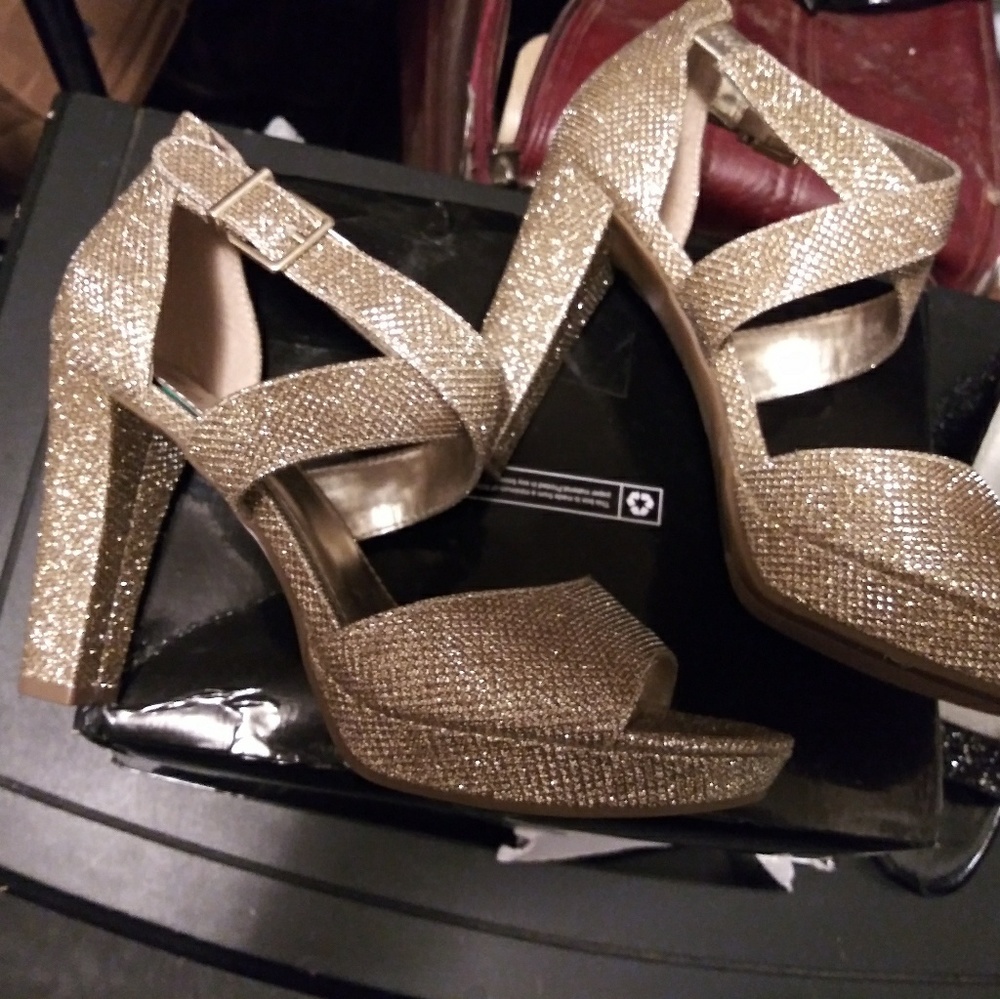 Heels - Picture 3 of 6